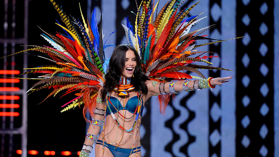 Адриана Лима на&nbsp;Victoria’s Secret Fashion Show 2017