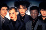Группа The Cure и барабанщик Энди Андерсон (на фото второй справа)