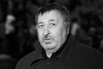 <b>Андрей Малюков (6 января 1948 — 19 декабря 2021).</b> Советский и российский кинорежиссер, сценарист, продюсер. Народный артист РФ. Он режиссер таких фильмов и сериалов, как «Империя под ударом», «Мы из будущего», «Спецназ», «Диверсант», «Грозовые ворота», «Остаться в живых»