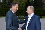 Президент ОАО «АвтоВАЗ» Бу Андерссон и президент РФ Владимир Путин (слева направо) перед началом пленарной сессии 12-го заседания Международного дискуссионного клуба «Валдай»