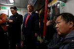 Двойники Дональда Трампа и Ким Чен Ына в Гонконге, 25 января 2017 года