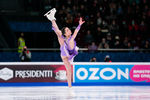 Камила Валиева выступает в короткой программе на чемпионате России — 2022