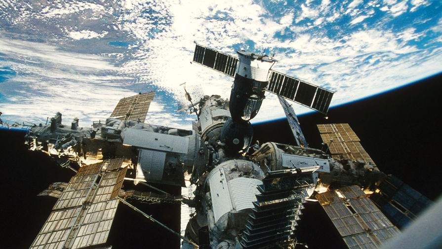 Орбитальная станция &laquo;Мир&raquo;, 1998&nbsp;год.