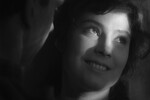 <b>Татьяна Самойлова в фильме «Летят журавли» (1957)</b><br>
Татьяну Самойлову после показа картины в Каннах ждал невероятный успех. Она получила премию жюри XI Каннского фестиваля «Апельсиновое дерево» с формулировкой «Самой скромной и очаровательной актрисе». Ее красотой восхищался Пабло Пикассо, он даже написал портрет артистки. Правда, по словам Самойловой, оставил его себе. Актрису хотели видеть в Голливуде – приглашали на роль Анны Карениной. Но советское руководство отвечало, что она занята. Впоследствии Самойлова сыграет Каренину, но уже в отечественном фильме Александра Зархи.
