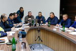 Губернатор Ростовской области Василий Голубев и начальник Южного регионального центра МЧС РФ генерал-лейтенант Игорь Одер (слева направо по центру) на заседании штаба по расследованию причин катастрофы пассажирского самолета Boeing 737-800 авиакомпании FlyDubai