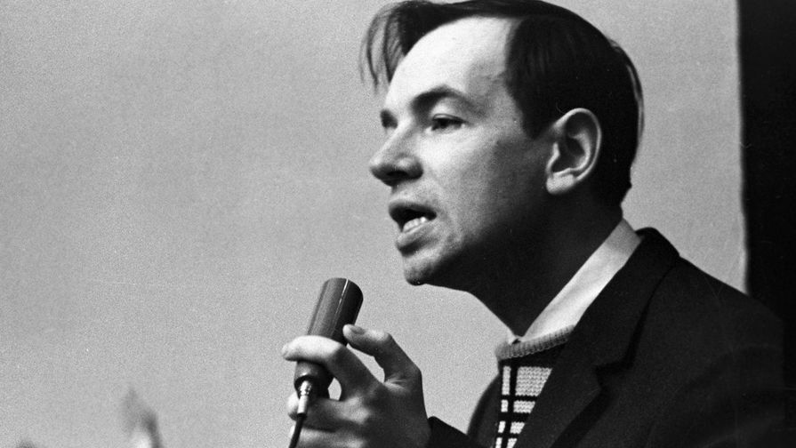 Поэт Андрей Вознесенский читает свои стихи, 1967 год