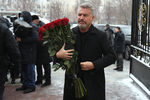 Певец Леонид Агутин у здания театрально-концертного музыкального объединения «Градский Холл» в Москве во время церемонии прощания с народным артистом России, певцом Александром Градским, 1 декабря 2021 года 