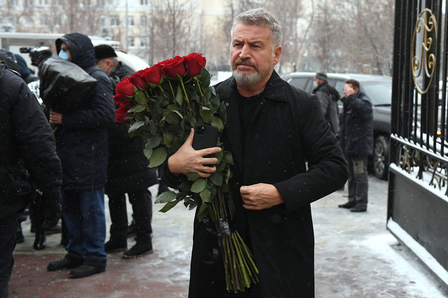 Певец Леонид Агутин у&nbsp;здания театрально-концертного музыкального объединения &laquo;Градский Холл&raquo; в&nbsp;Москве во время церемонии прощания с&nbsp;народным артистом России, певцом Александром Градским, 1&nbsp;декабря 2021&nbsp;года 