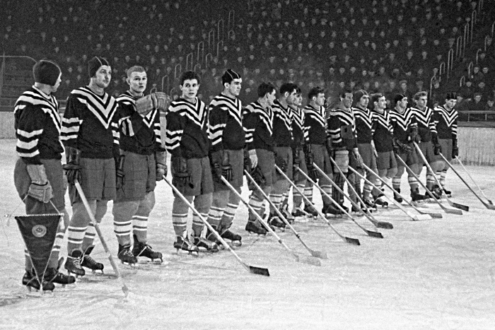 Сборная столичных клубов 1958&nbsp;год. Эдуард Иванов&nbsp;- второй справа