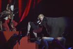 Мадонна упала во время своего первого за&nbsp;20 лет выступления на&nbsp;Brit Awards