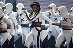 Джанель Монэ во время выступления на церемонии BET Awards 2015