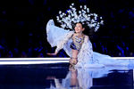 Мин Си на Victoria’s Secret Fashion Show 2017