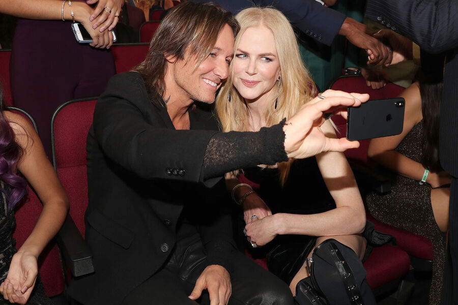 Николь Кидман и Кит Урбан во время церемонии вручения премии American Music Awards 2017&nbsp;в&nbsp;Лос-Анджелесе