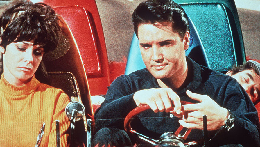 Нэнси Синатра и Элвис Пресли в кадре из фильма «Спидвей» (1968)