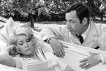 Актеры Катрин Денев и Филипп Нуре в фильме «Жизнь богачей» (1966)
