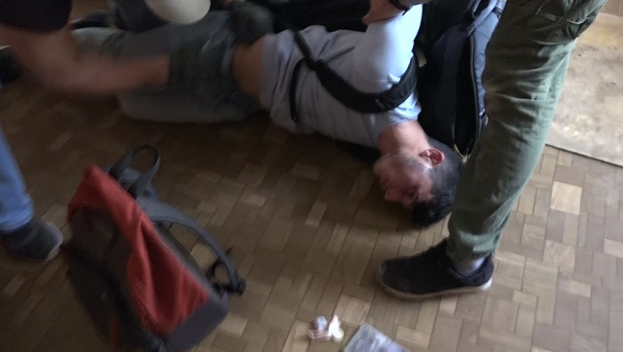 Сотрудники ФСБ задерживают подозреваемых в&nbsp;подготовке взрывов в&nbsp;Москве, 14&nbsp;августа 2017&nbsp;года