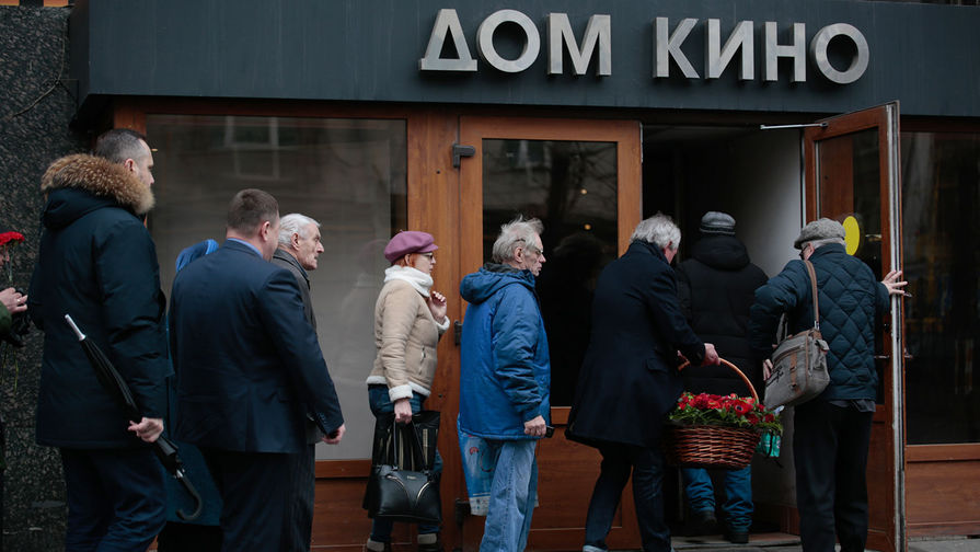 Перед&nbsp;началом церемонии прощания с&nbsp;народным артистом России Алексеем Булдаковым в&nbsp;Центральном доме кино в&nbsp;Москве, 8 апреля 2019 года 