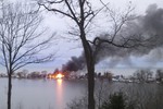 Чуть позже стало понятно, что через некоторое время после прибытия полиции убийца спасателей застрелился, однако работа пожарных расчетов фактически была остановлена: спасатели ждали окончания полицейской операции. Тем временем огонь перекидывался с одного здания на другое.