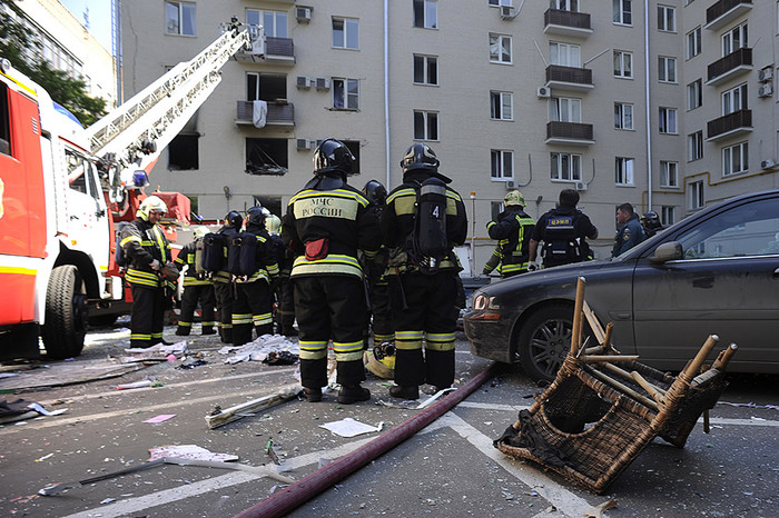 На месте взрыва бытового газа в жилом доме на Кутузовском проспекте