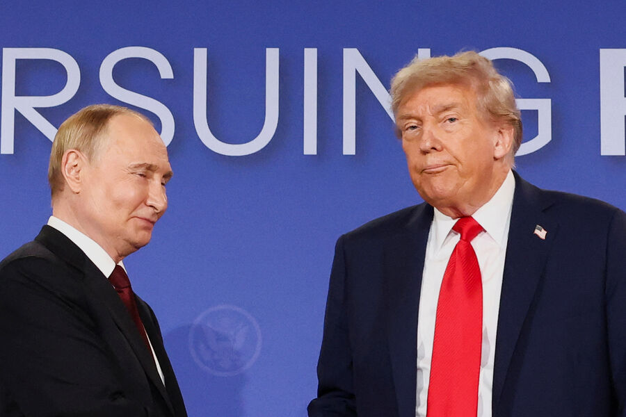Президент РФ Владимир Путин и президент США Дональд Трамп во время пресс-конференции на&nbsp;военной базе Эльмендорф&nbsp;- Ричардсон на&nbsp;Аляске, 16&nbsp;августа 2025&nbsp;года