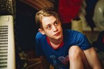 В 2003 году актер вернулся на экраны после девятилетнего перерыва. Правда, с тех пор он снимается очень редко и, как правило, в независимых фильмах. Калкин начал с эпизода сериала «Уилл и Грейс», а затем сыграл в картине «Клубная мания», где ему досталась роль организатора вечеринок в Нью-Йорке Майкла Элига.
<br><br>
На фото: Актер Маколей Калкин в фильме «Клубная мания»