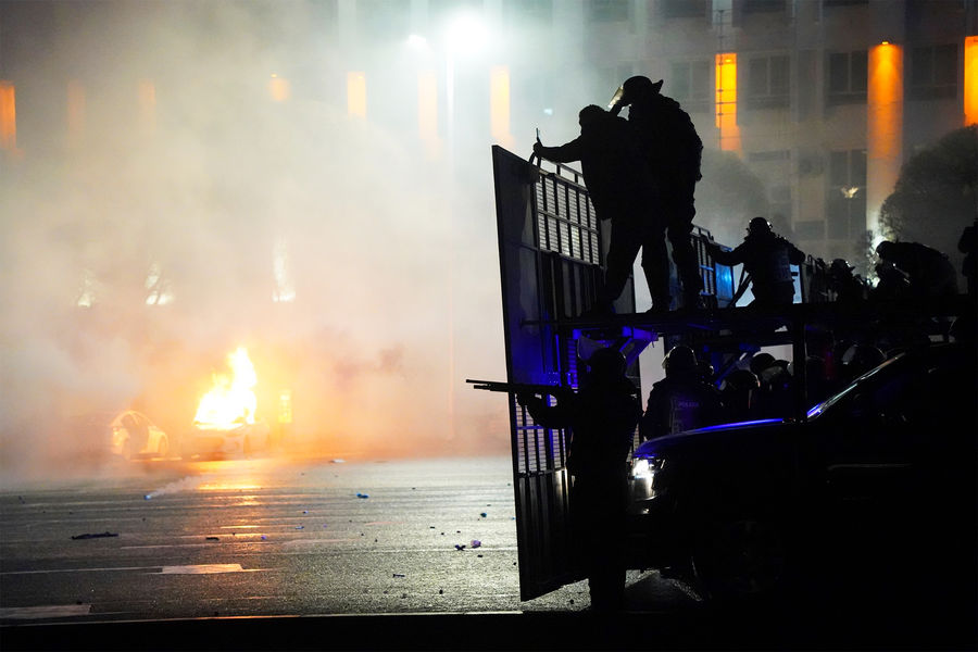 Полиция во время протестов в&nbsp;Алматы, Казахстан, 5&nbsp;января 2022&nbsp;года