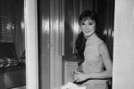 Одри Хепберн со своим питомцем йоркширским терьером по кличке «Mr.Famous», 1959 год