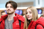Фигуристы Александра Степанова и Иван Букин перед вылетом в международном аэропорту Шереметьево, 20 марта 2020 года