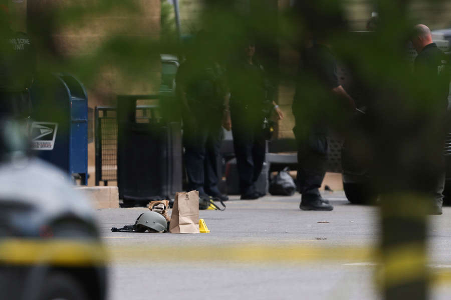 На&nbsp;месте происшествия у&nbsp;супермаркета TOPS в&nbsp;Буффало, 14&nbsp;мая 2022&nbsp;года