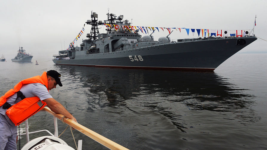 Большой противолодочный корабль (БПК) &laquo;Адмирал Пантелеев&raquo; на&nbsp;праздновании Дня Военно-Морского Флота во Владивостоке