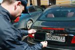 Инспектор ГКУ «Администратор московского парковочного пространства» во время работы