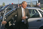 Президент России Владимир Путин у автомобиля «Калина» на испытательном треке завода «АвтоВАЗ», 2007 год
