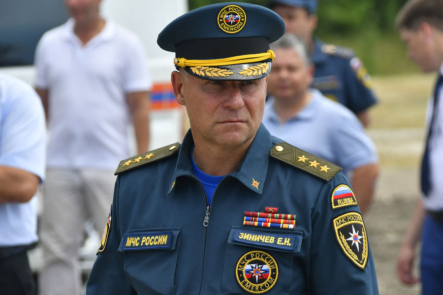 Глава МСЧ Евгений Зиничев во время пожарно-тактических учений по&nbsp;тушению резервуарного парка в&nbsp;Новороссийске, 2019&nbsp;год