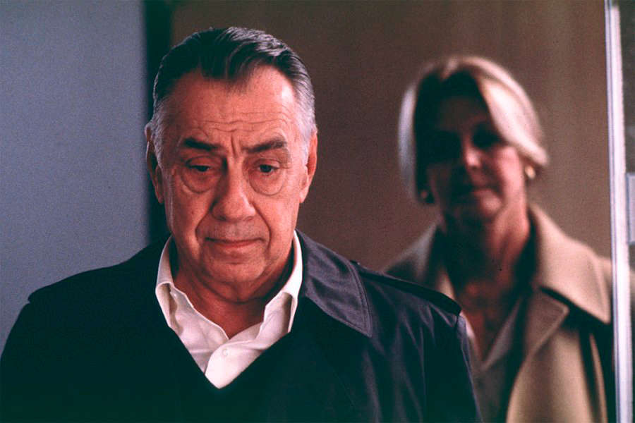 Филип Бейкер Холл в&nbsp;кадре из&nbsp;фильма Пола Томаса Андерсона &laquo;Магнолия&raquo; (1999)