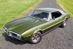 Pontiac Firebird 1967
<br><br>
Эта модель была создана в пику концерну Ford, выпустившему модель Mustang, и впервые появилась на рынке в 1967 году. После очередного обновления в 1977 году была выпущена ограниченная серия Trans Am, названная в честь известной автогонки. Спецверсия оснащалась исключительно моторами рабочим объемом 6,6 л и выпускалась в черно-золотой окраске.