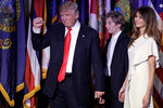 Дональд Трамп с сыном Бэрроном Уильямом (род. 2006) и супругой Меланьей