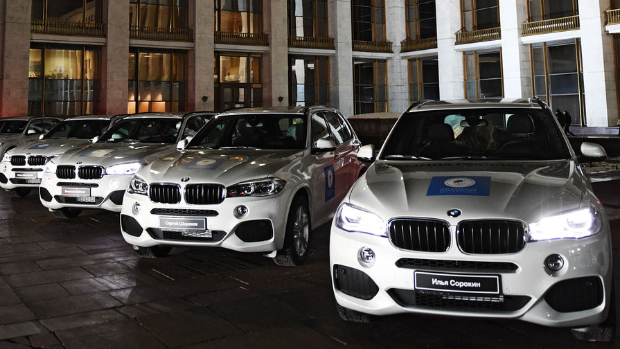 Автомобили немецкой марки BMW, подаренные российским спортсменам&nbsp;- победителям и призерам XXIII зимних Олимпийских игр в&nbsp;Пхенчхане,28 февраля 2018 года