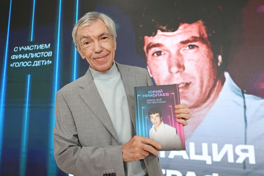 Телеведущий Юрий Николаев на&nbsp;презентации своей книги &laquo;Здесь все по-честному&raquo; в&nbsp;Москве, 2023&nbsp;год