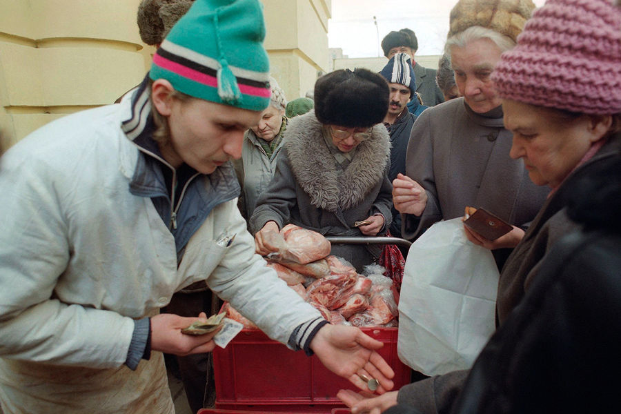 Продажа мяса на&nbsp;улице в&nbsp;Москве, 1&nbsp;апреля 1991&nbsp;года