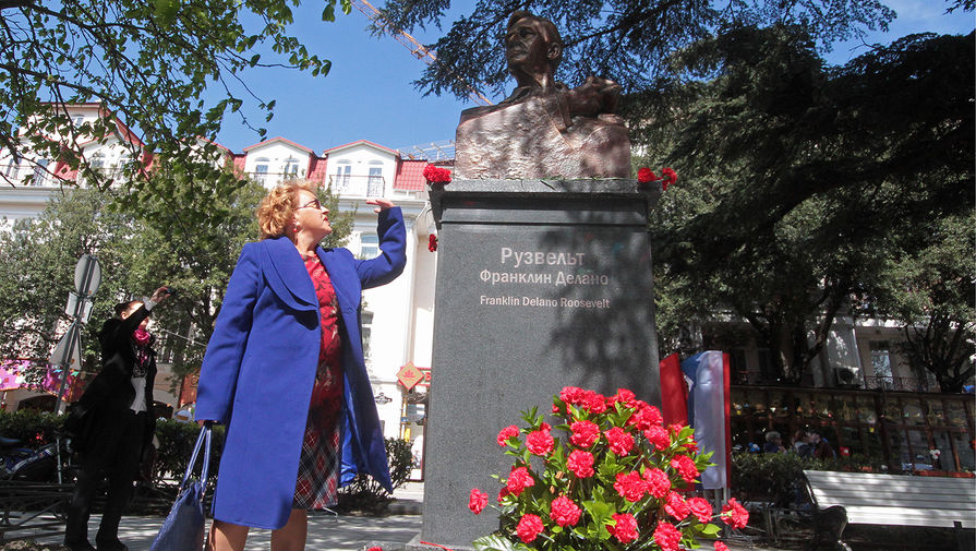 На&nbsp;открытии памятника 32-му президенту США Франклину Делано Рузвельту, принявшему участие в&nbsp;Ялтинской конференции 1945&nbsp;года, на&nbsp;улице Франклина Рузвельта