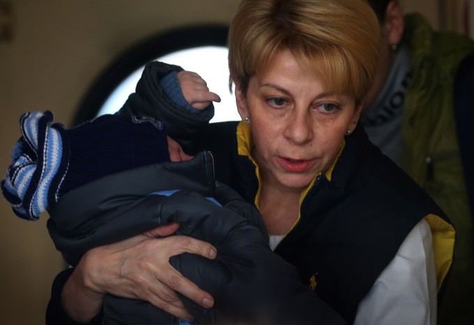 30&nbsp;октября 2014&nbsp;года. Елизавета Глинка (Доктор Лиза) с&nbsp;ребенком в&nbsp;вагоне поезда Донецк &ndash; Москва на&nbsp;Курском вокзале