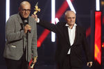 Режиссер Денис Евстигнеев и режиссер Вячеслав Никифоров, получивший премию в номинации «Лучший телефильм или мини-сериал» («Палач»)