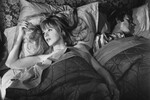 Актеры Марианна Фейтфулл в роли Ребекки и Ален Делон в роли Даниэля во время съемок фильма «Девушка на мотоцикле», 1968 год