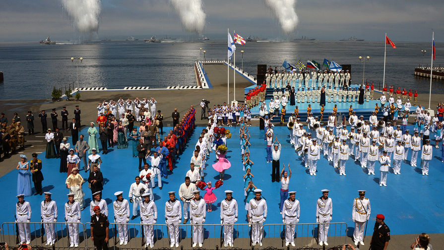 Участники военно-спортивного праздника в&nbsp;честь Дня Военно-Морского Флота во Владивостоке