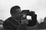 Лев Яшин с кинокамерой в Лондоне накануне матча в Уэмбли, 1963 год