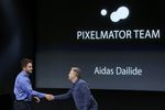 Фил Шиллер на презентации новых планшетов iPad Air 2 и iPad mini 3