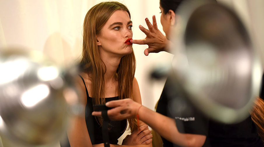 Бэкстейдж показа DKNY 