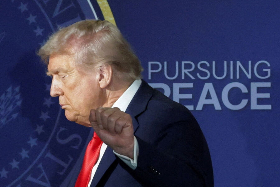 Президент США Дональд Трамп во время пресс-конференции с&nbsp;президентом РФ Владимиром Путиным на&nbsp;военной базе Эльмендорф, Аляска, 16&nbsp;августа 2025&nbsp;года
