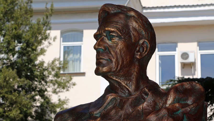 Памятник 32-му президенту США Франклину Делано Рузвельту, принявшему участие в&nbsp;Ялтинской конференции 1945&nbsp;года, на&nbsp;улице Франклина Рузвельта