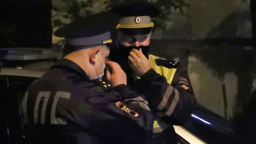 Сотрудники полиции на&nbsp;улице Строителей в&nbsp;Москве, где неизвестный начал стрелять по&nbsp;людям, 7 июня 2020 года
